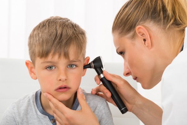 отит среднего уха у ребенка симптомы