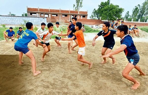 http://www.dailymail.co.uk/indiahome/indianews/article-3166605/Kabbadi-s-moment-arrived-Pro-League-turns-ordinary-village-boys-celebrity-sports-stars.html