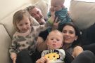 Очаровательная семейка: Алек Болдуин вывел в свет жену и детей