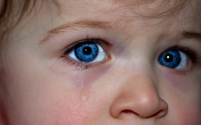 Заткните слезы соской! Ребенок не должен плакать!