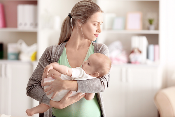 уход за новорожденным, пеленание, купание малыша, послеродовой стресс, средства ухода за новорожденным