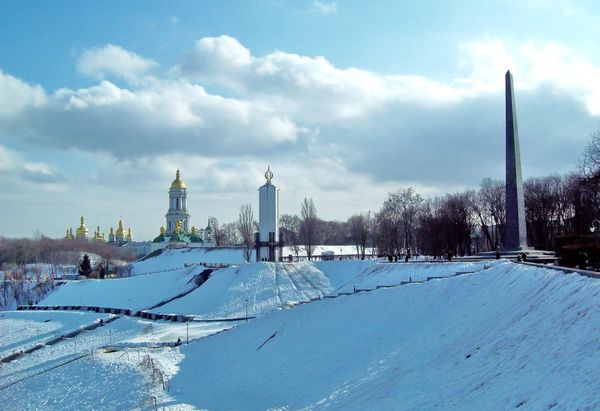 Парк вечной славы Лучшие горки Киева - где покататься на санках этой зимой