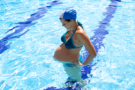 Как плавать во время беременности: главные правила