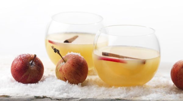 согревающие напитки, зима 2019, горячие напитки для зимних вечеров, горячий яблочный напиток