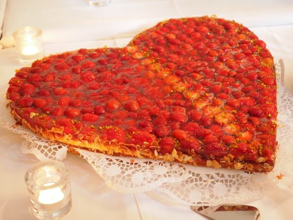 пирог в форме сердца, что приготовить ко Дню Святого Валентина, рецепты ко Дню Святого Валентина для детей