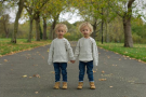 Похожие и разные: лондонский фотограф показал, какими разными бывают близнецы
