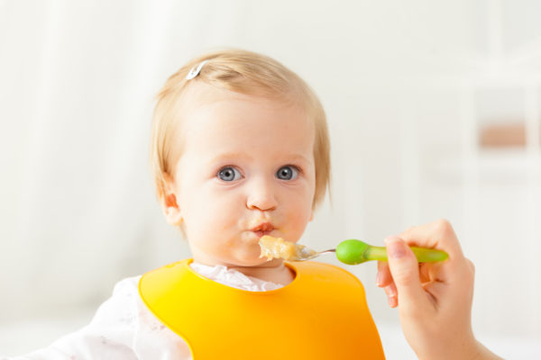 отказ от прикорма, почему ребенок не ест прикорм в пользу ГВ, как правильно ввести прикорм, пищевые привычки, здоровое питание малыша после полугода, пищевой дневник, аллергия, пищевой интерес