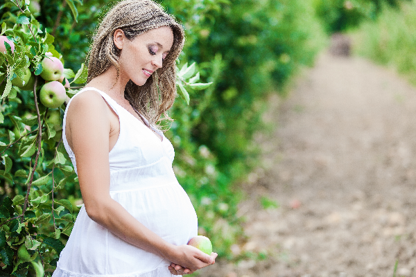 беременность, шевеление плода, когда ребенок начинает шевелиться в животе, здоровая беременность, тонус матки при беременности, когда ребенок перевернется, пуповина, неприятные ощущения во время беременности, анализы при беременности