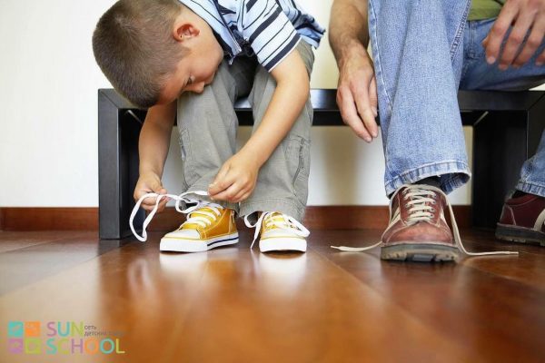 дитяче взуття, як навчити дитину зав"язувати шнурки