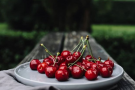Яркая и неожиданная: топ-5 блюд из вишни для летнего сезона