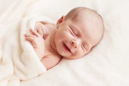 мозг новорожденного, раннее развитие, во что играть с новорожденным малышом, этапы развития мозга малыша, мимика, жесты, невербальное общение