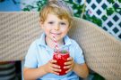 Лучшие детские напитки для жарких дней