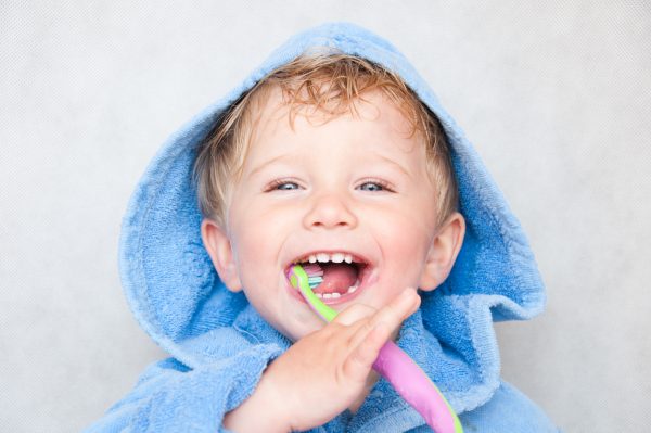 правила гигиены, гигиена малыша, как приучить малыша чистить зубы, стричь ногти, умываться, самостоятельность, детская психология