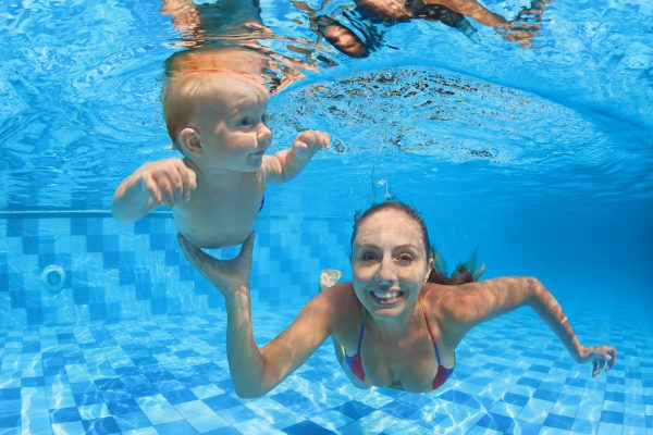 фридайвинг, плавание, когда начинать учить малыша плавать, как можно научить ребенка плавать, мотивация к нырянию, самостоятельное плавание