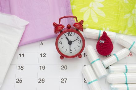 календарь беременности, почему сбивается цикл, почему нет месячных, причины задержки менструации, менструация, киста, яичники, дисфункция