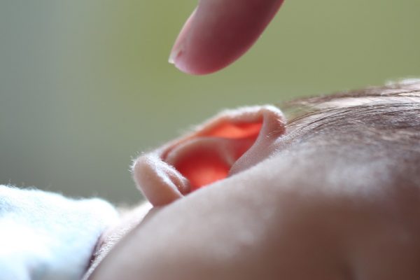 лопоухость, оттопыренное ухо, как откорректировать форму ушей, что делать, если ребенок родился с оттопыренными ушами, проблемы ушей, отит