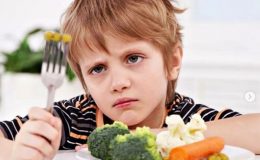 почему ребенок не ест, голодный ребенок, как накормить