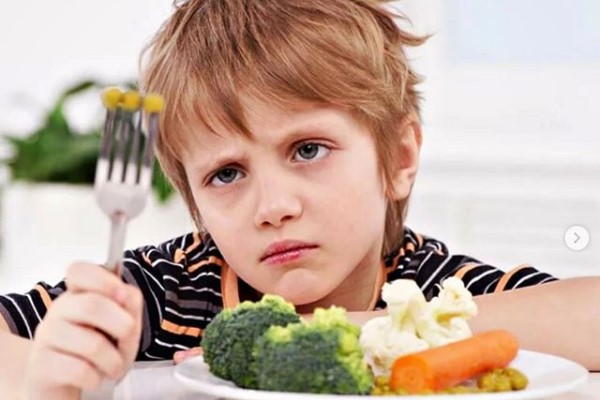 почему ребенок не ест, голодный ребенок, как накормить