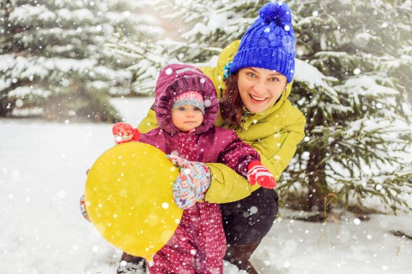 Жди у елочки! Как научить ребенка правилам безопасности в период зимних каникул