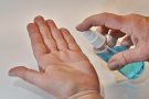 Как сделать антисептик для рук дома: 6 рецептов санитайзера