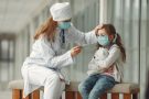 Новые данные: педиатры назвали ключевой симптом коронавируса у детей