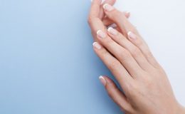 Как спасти руки от антисептика