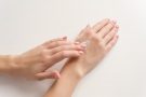Чем и как спасти кожу рук после дезинфекции: совет доктора Комаровского