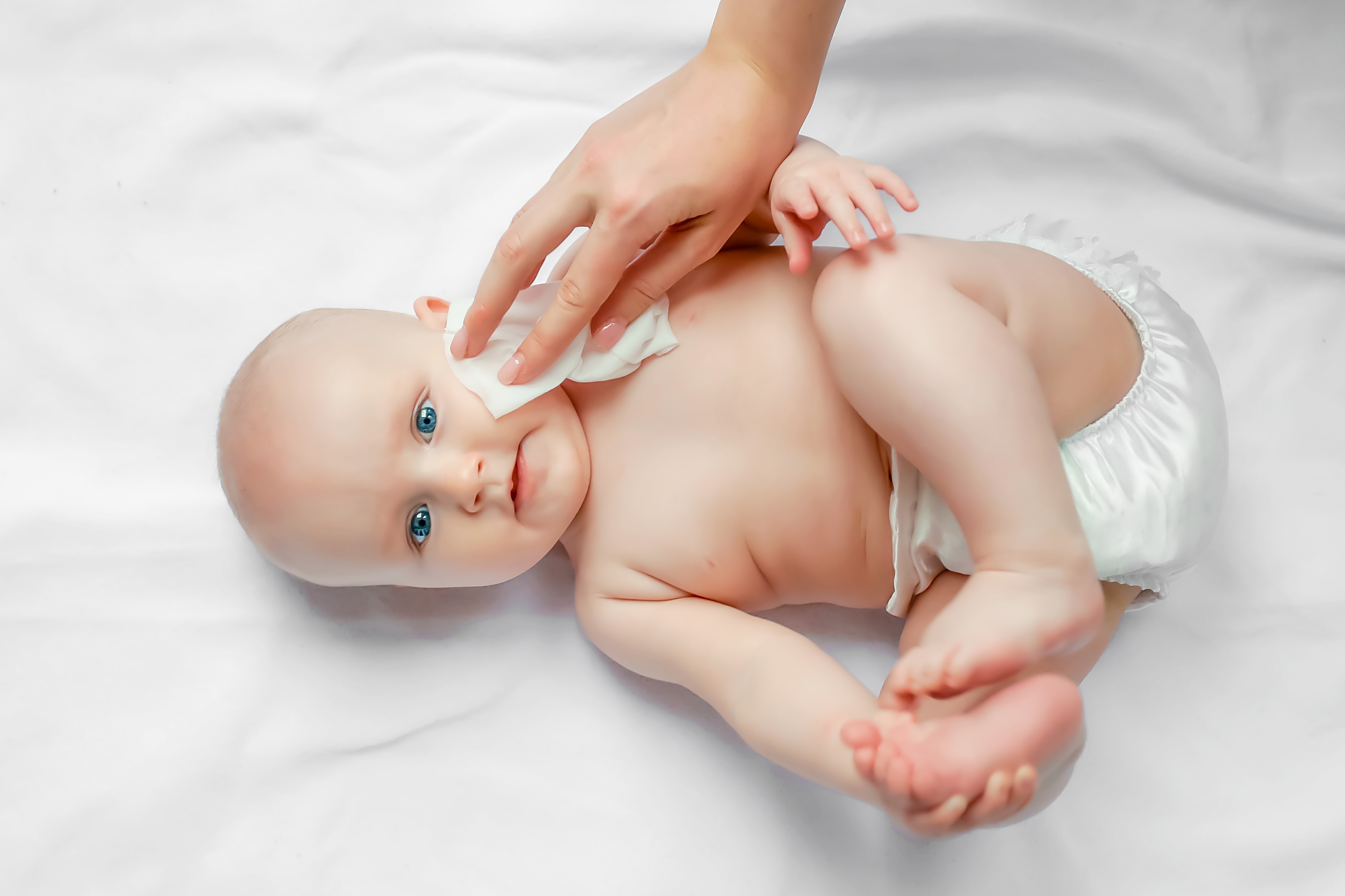 Мікробіом шкіри, дитяча шкіра, шкіра малюка, атопічний дерматит, догляд за новонарожденим