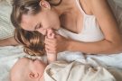Годування та догляд за новонародженим: все, що потрібно знати батькам малечі
