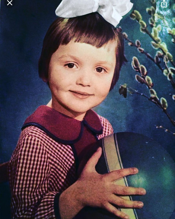 Оля Полякова в детстве