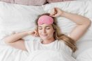 Как спать в жару: 8 лайфхаков для комфортного сна
