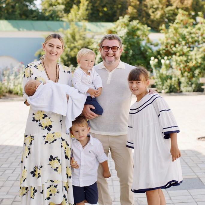 Дмитрий Борисов с женой и детьми фото