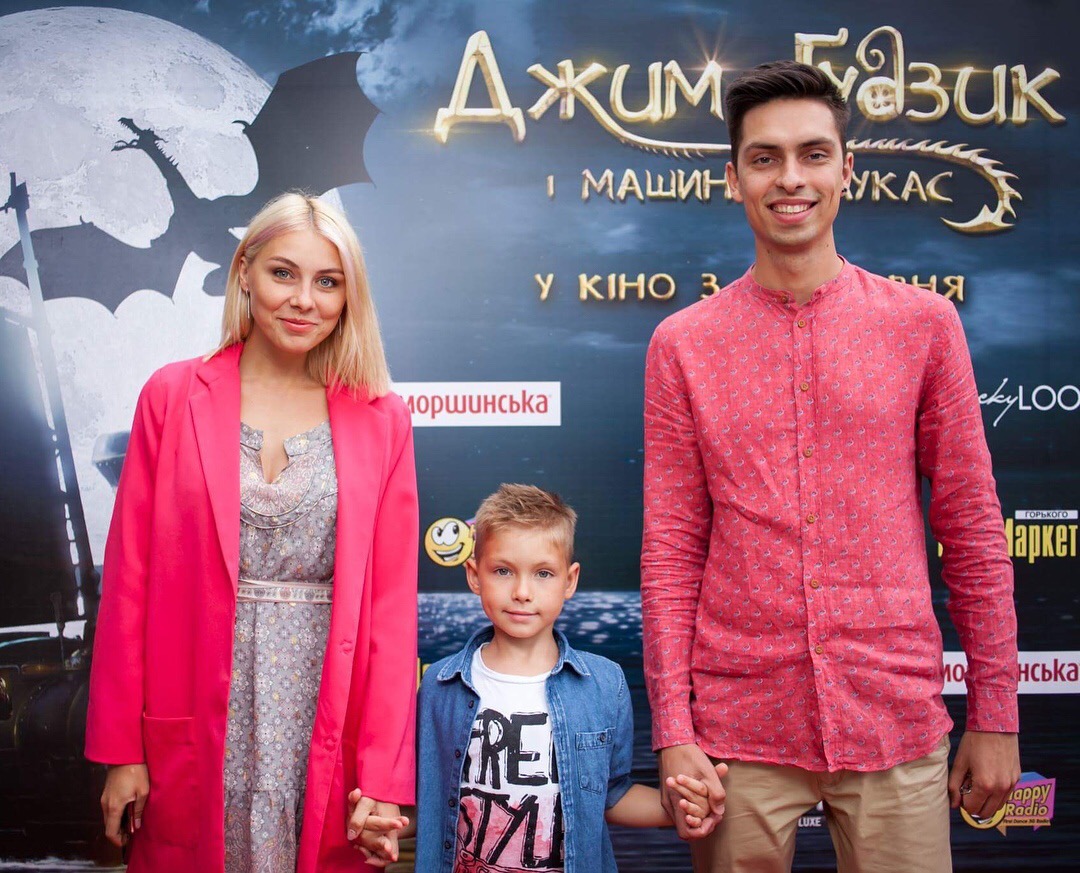 ведущий Андрей Черновол с женой и сыном