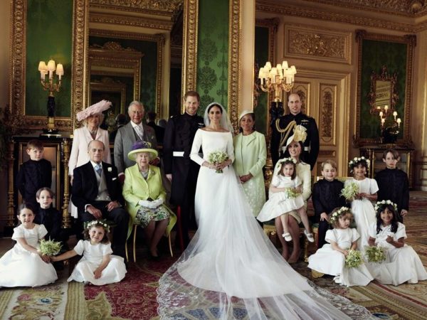 Меган Маркл и принц Гарри с королевской семьей
