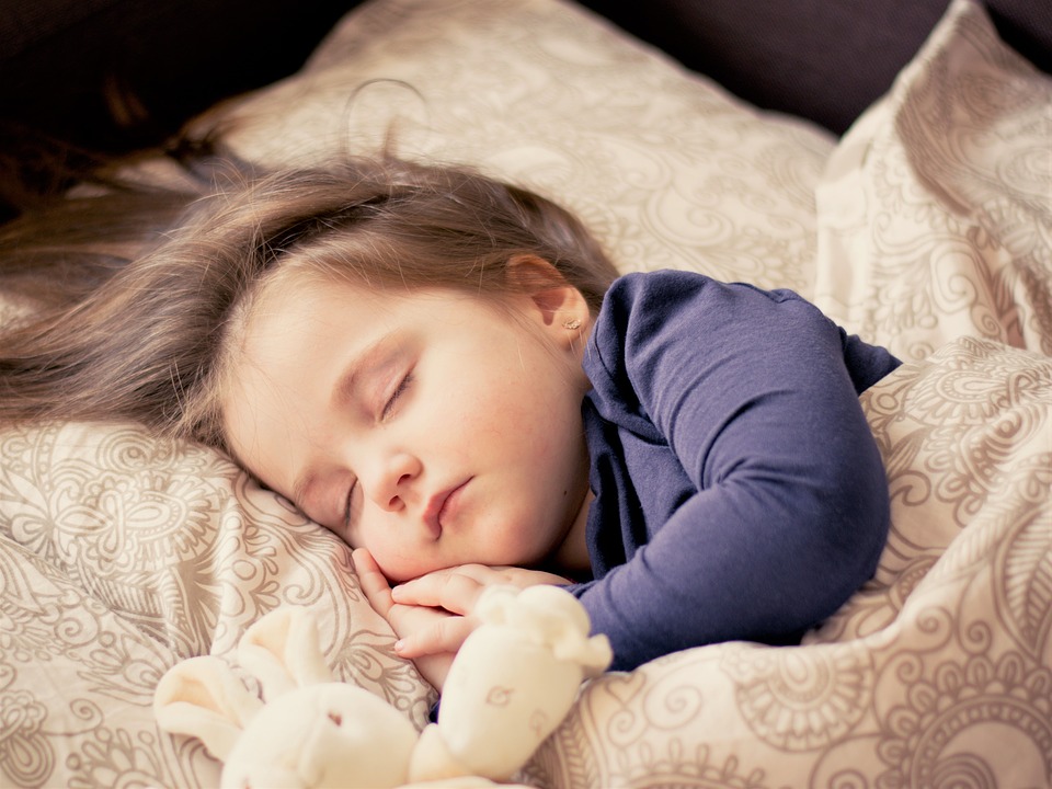 Якщо дитині наснився кошмар, якщо дитина кричить уві сні: що робити?