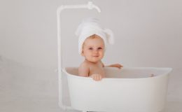 Ребенок в ванне
