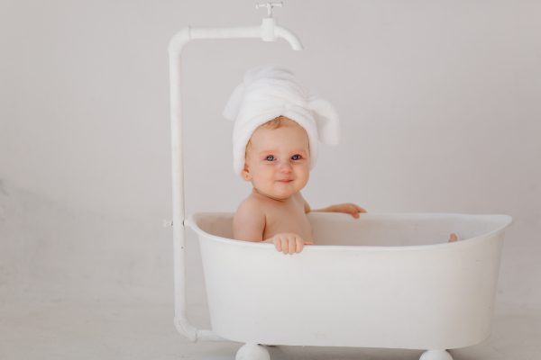 Ребенок в ванне