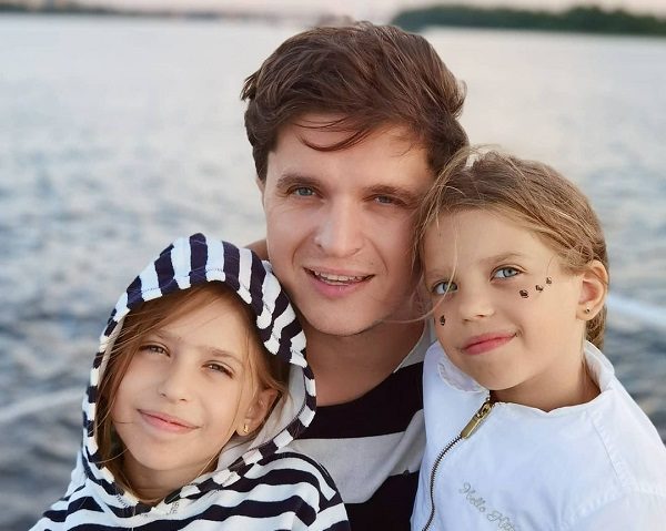 Анатолий Анатолич с детьми