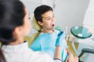 Лечение зубов у детей: детский врач прокомментировала скандал со стоматологом