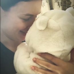 Анастасия Приходько с новорожденным малышом