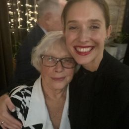 Катя Осадчая с бабушкой