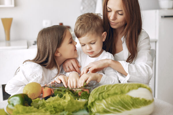 мама, діти,овочі 5 овощей с витамином С