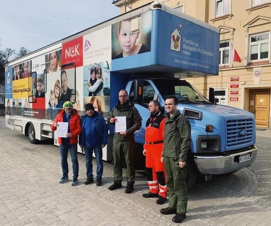 Як Фундації за кордоном допомагають українським родинам