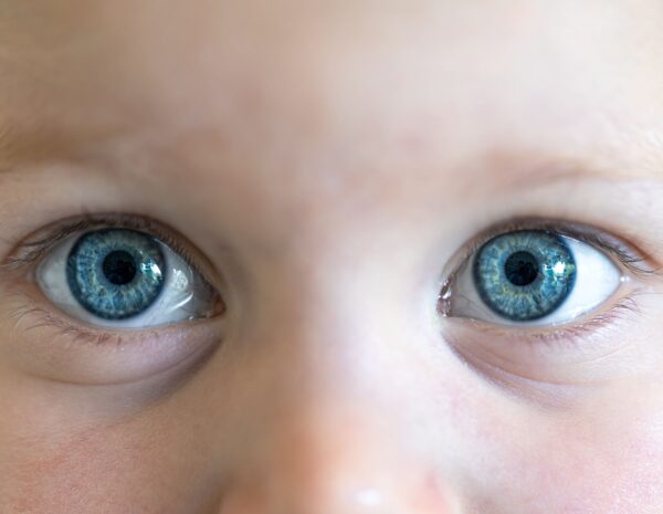 дитячі очі, дитина, зір Нічні лінзи: чи є вони альтернативою дитячим окулярам?