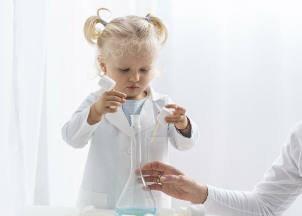 дитина, дівчинка, аналізи Як здати дитячий аналіз сечі  і коли він свідчить про інфекцію?
