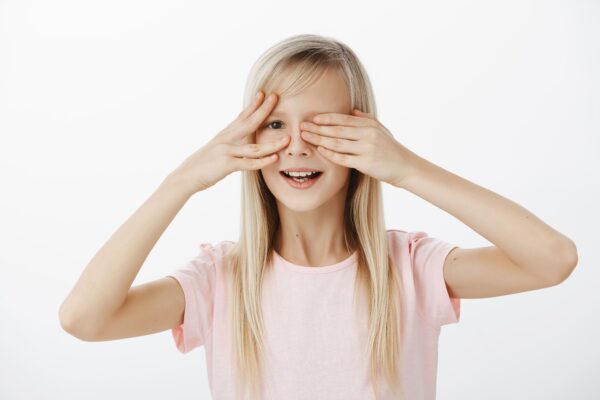 дівчинка, дитячий зір Перевірте очі: коли дитині треба до офтальмолога 