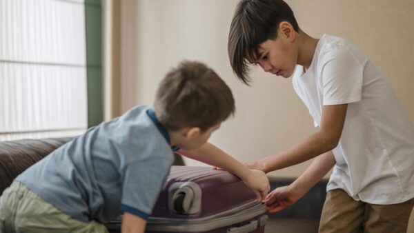 діти, валіза Як підтримати дитину під час евакуації