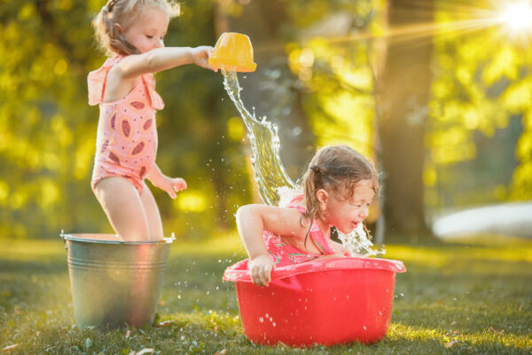 діти, літо, ігри з водою