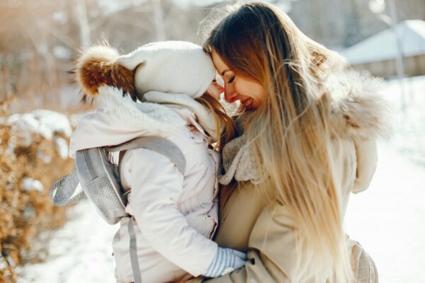 зима, мама Руководство для мам: что надеть на зимнюю прогулку с детьми